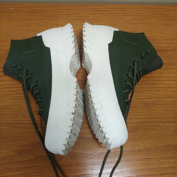 Converse Women's Chuck Taylor All Star Lugged Winter2.0 High Top Green Sneaker - Picture 5 of 11